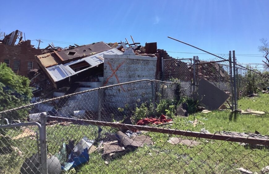 family-residence-damage-tornado-StLois.jpg