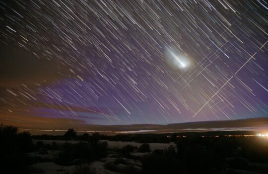 venus-and-starlink-satellites.jpg
