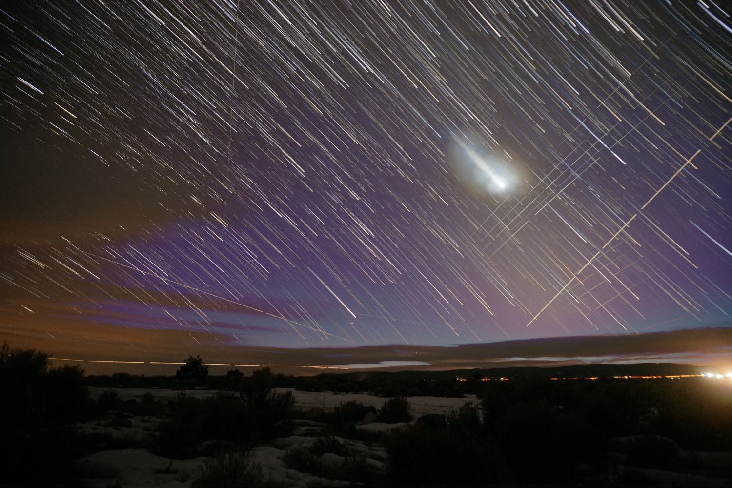 venus-and-starlink-satellites.jpg